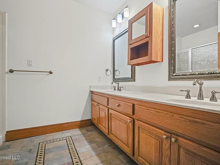 15301 Parker Rd — Photo 35