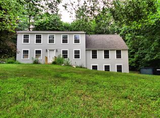 9 Monroe Dr, Naples, ME 04055