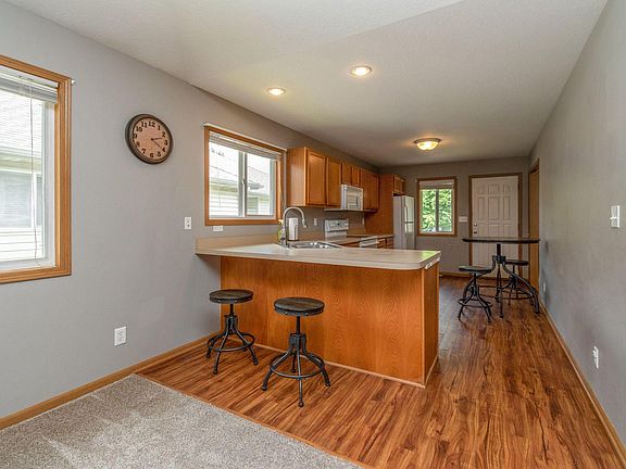 4th image of 3414 Emerald Dr #1