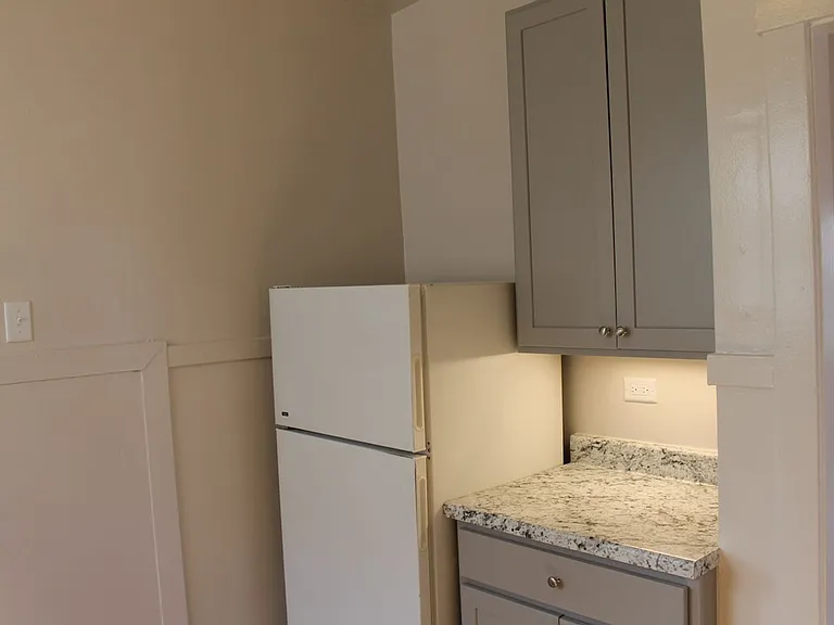 550-52 Custer Ave #700-04 — Photo 5