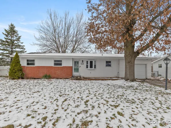 323 E Beech St NE, Cedar Springs, MI 49319