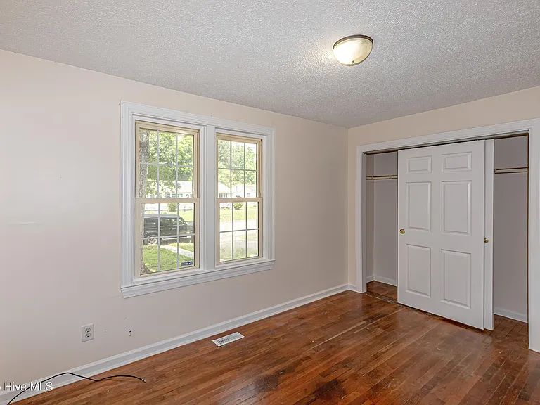 717 New River Dr — Photo 26