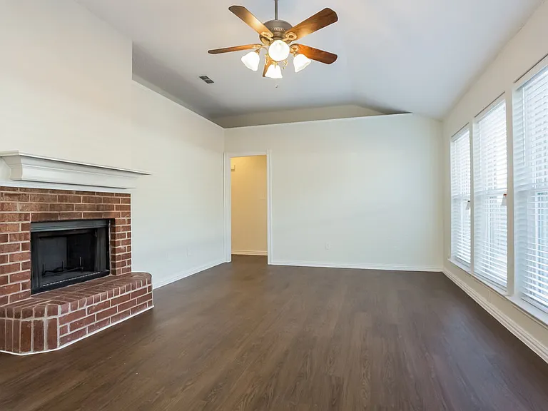 2370 Stagecoach St — Photo 3