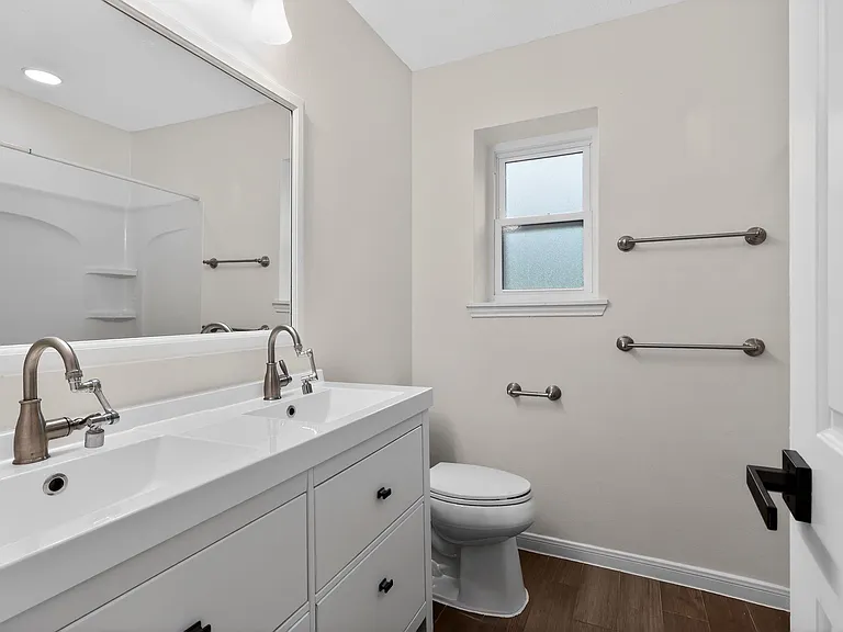 417 W Hillary Cir — Photo 37