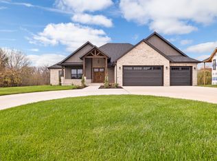 1397 W Doubletree Dr, Springfield, MO 65810