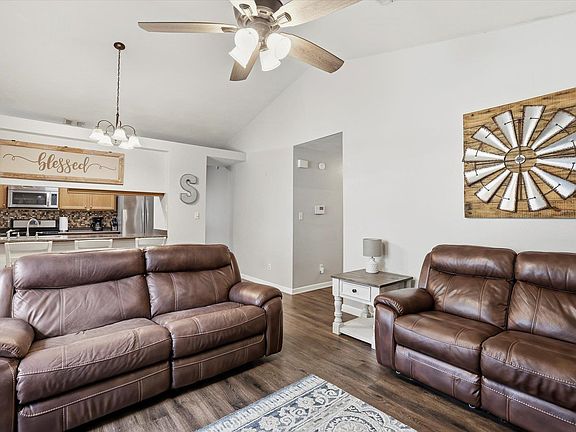 3rd image of 2774 Westbury Dr