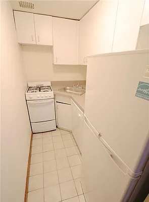 Rented by City Stop Realty | media 10