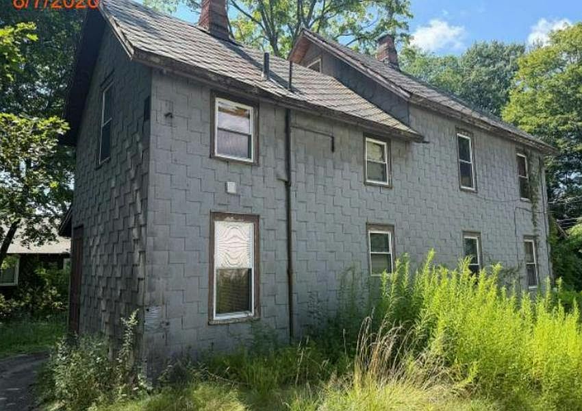 2nd image of 225 Hope St