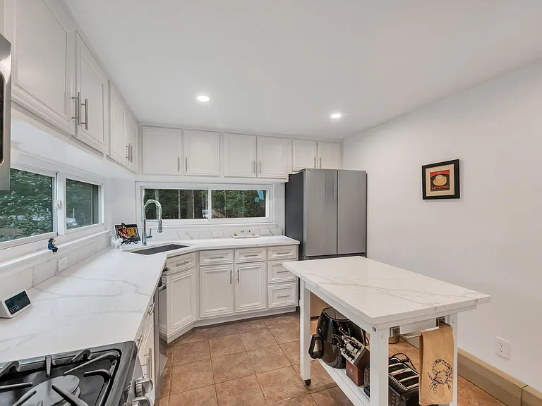 10 Harbor View Ln — Photo 34