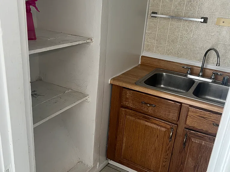 Butler's kitchen prep nook