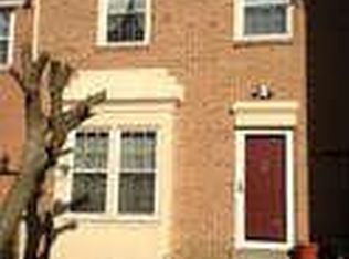 9731 Lakepointe Dr, Burke, VA 22015