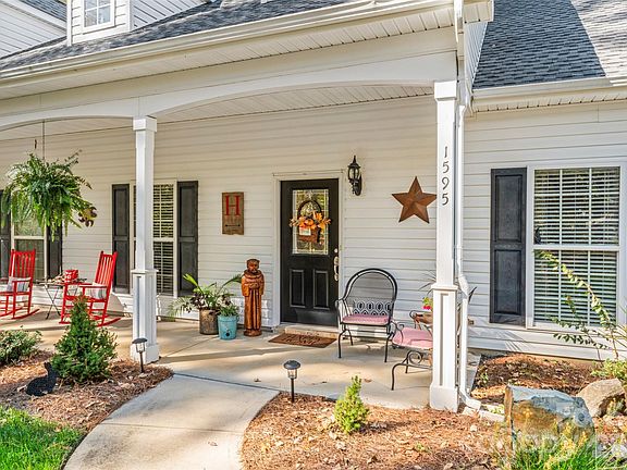 3rd image of 1595 Sierra Rd