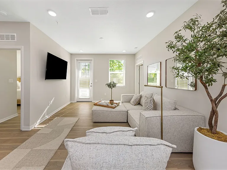 Everest Largo Apartments — Photo 51
