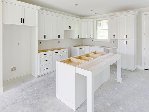 2nd image of 220 Scotch Range Rd