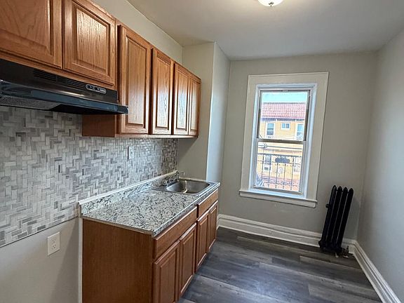 3rd image of 1300 Springfield Ave #205