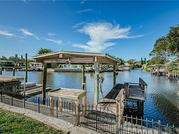 4th image of 120 Gulfwinds Dr E