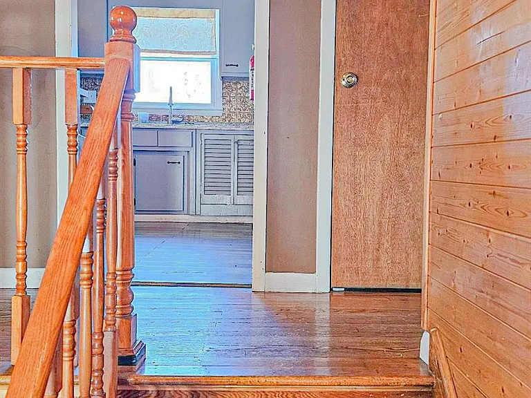 225 Monhagen Ave — Photo 10