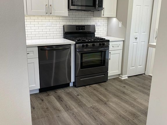 5th image of 941 Waterford Ln