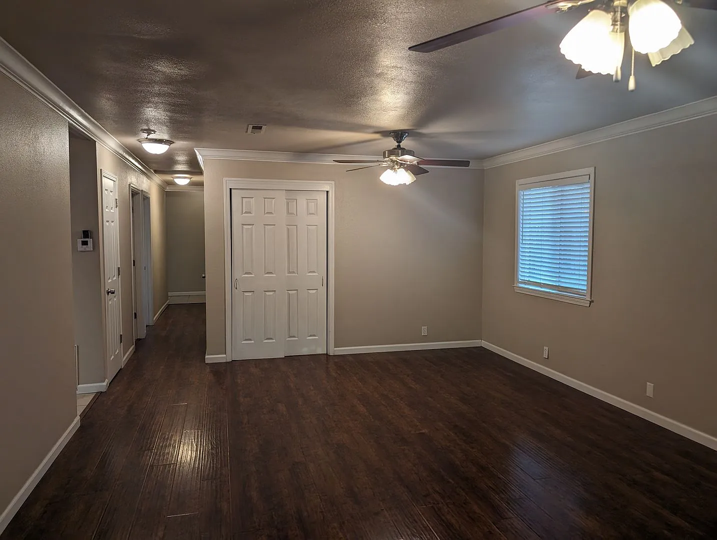 3 Bedroom 3 Bathroom House in Cottonwood — Photo 3