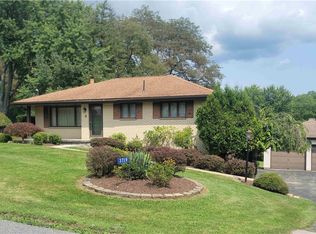3719 Hollow Rd, New Castle, PA 16101