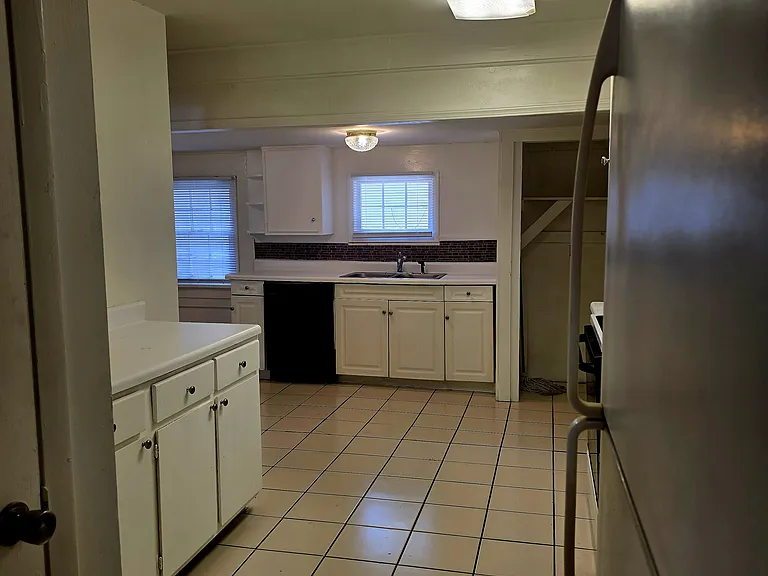 15 Burbank Blvd — Photo 12