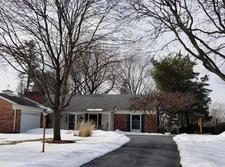 1534 Gamon Rd, Wheaton, IL 60189