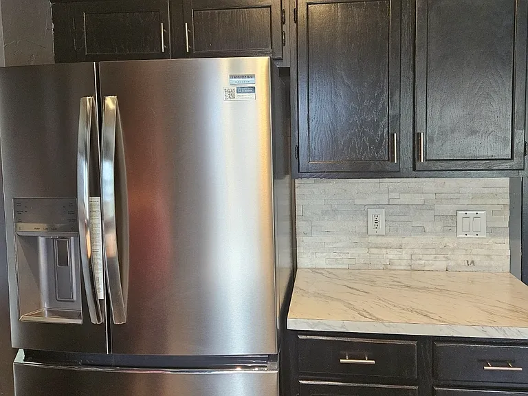 1929 Lakeview Cir — Photo 10
