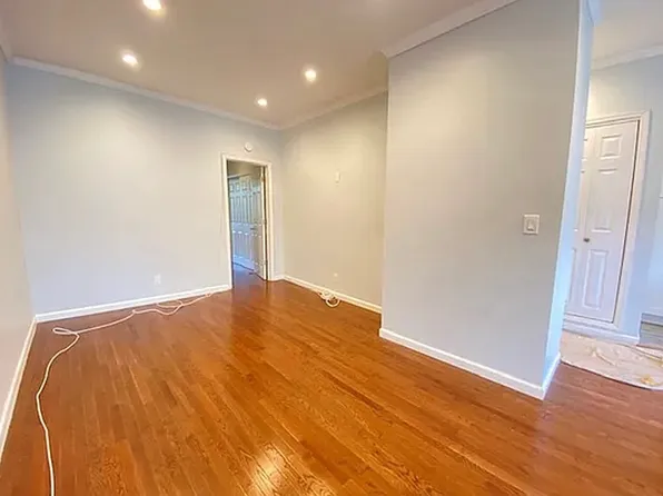 58-40 Catalpa Avenue image 8 of 10