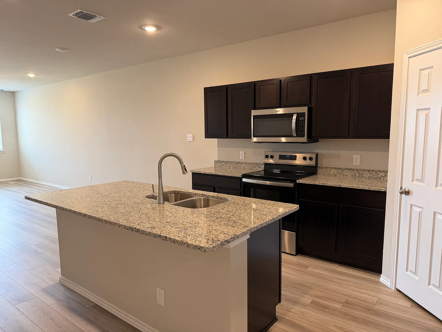 4 bed, 1479 sqft, $1,695 — Photo 2