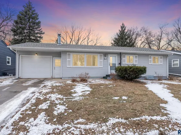 605 S Edward Dr, Sioux Falls, SD 57103
