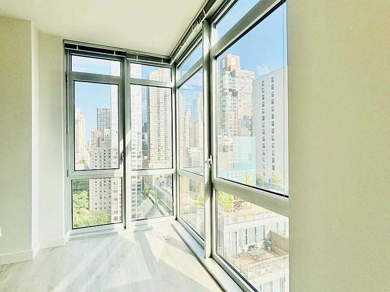229 W 60th St #22Q — Photo 3