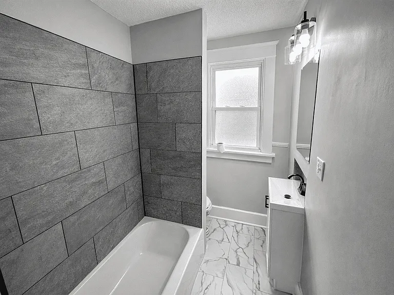 2550 Montana Ave — Photo 8