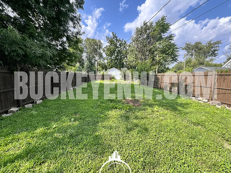 1110 Harding Dr — Photo 13
