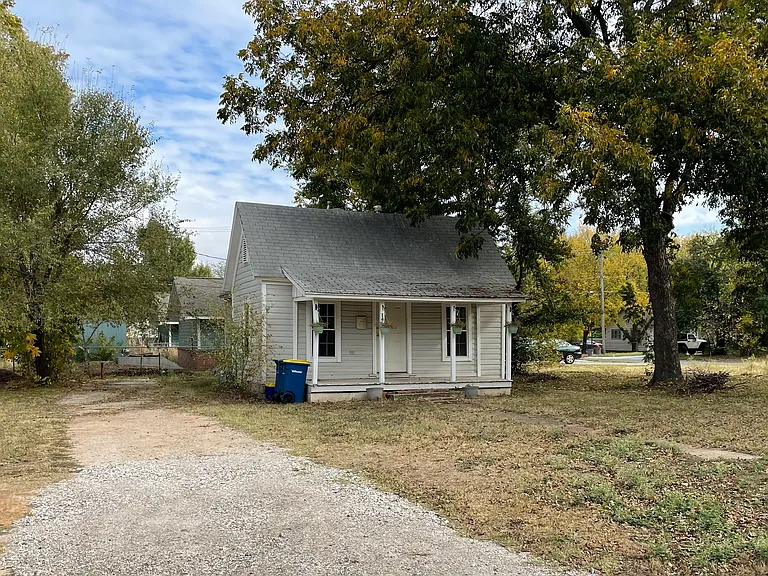 1419 S Fern St — Photo 1