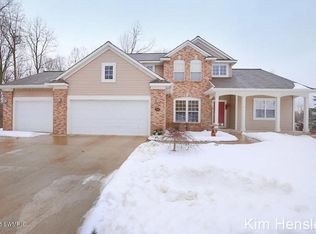 2803 S Saddle Ridge Ct NE, Rockford, MI 49341