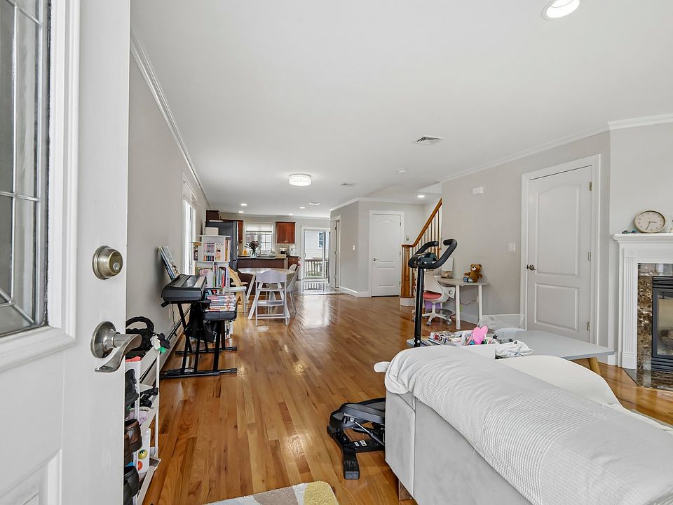 1st image of 469A 1st St #A