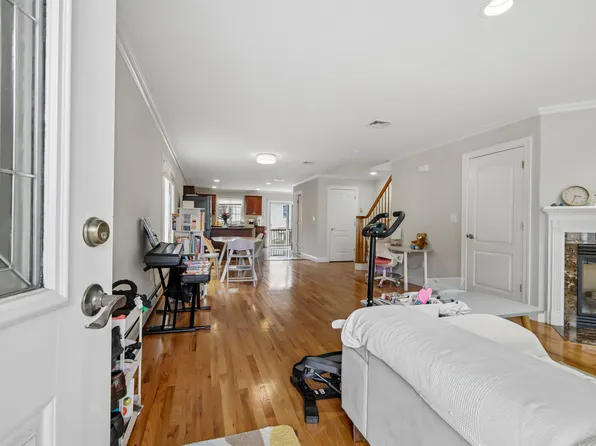 469A 1st St #A, Palisades Park, NJ 07650