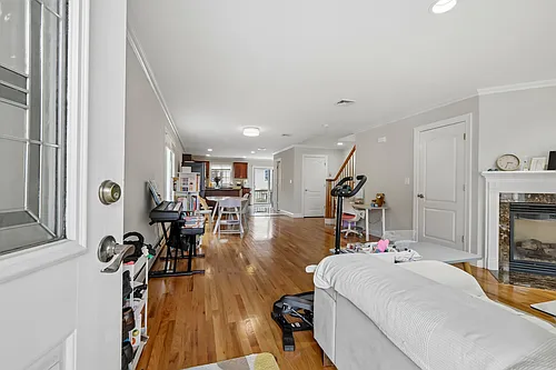 469A 1st St #A Photo 1