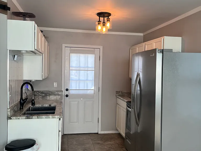 E Circle Dr — Photo 4