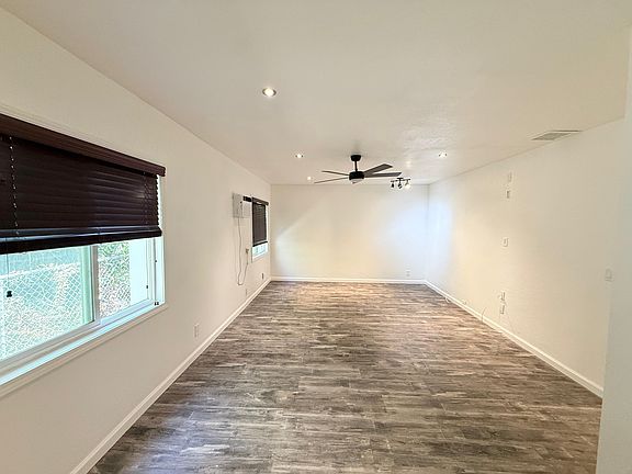 2nd image of 1905 E Victoria Ave #B2