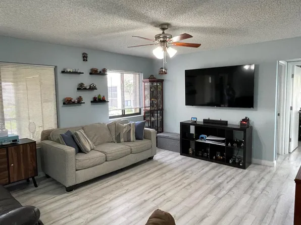 536 Shady Pine Way APT A2, Greenacres, FL 33415