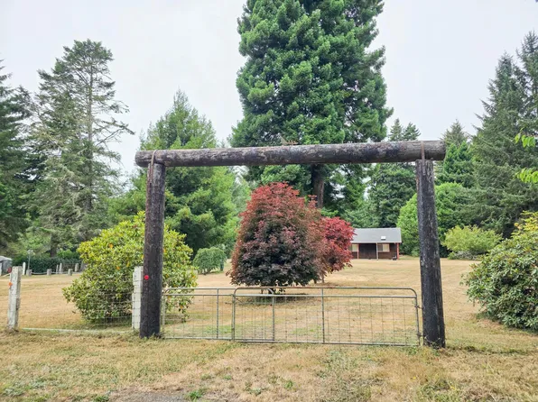 400 Mud Hen Rd, Crescent City, CA 95531
