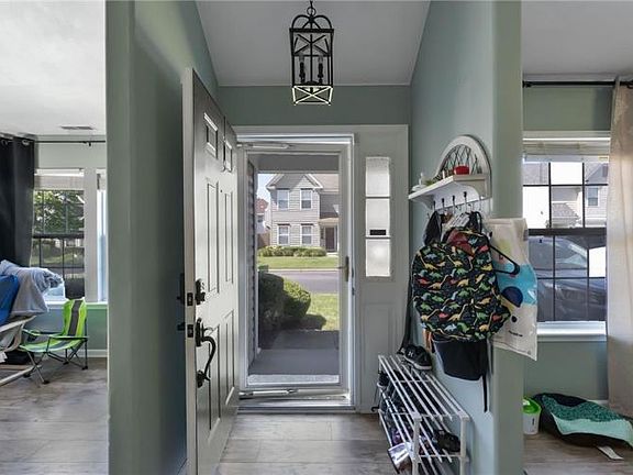 5th image of 605 Lord Byron Ct
