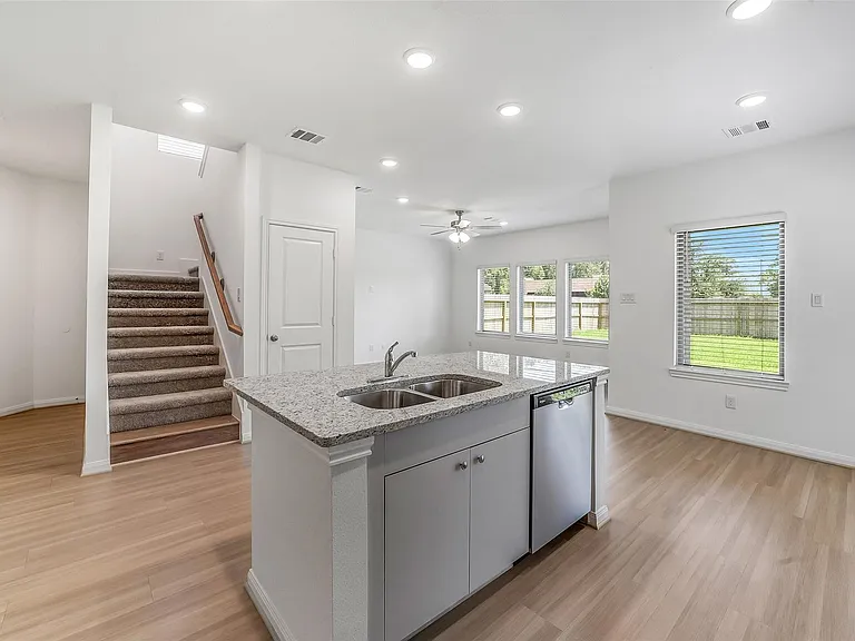 11928 Lakewood West Dr — Photo 10