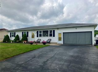 23 Markie Dr E, Rochester, NY 14606