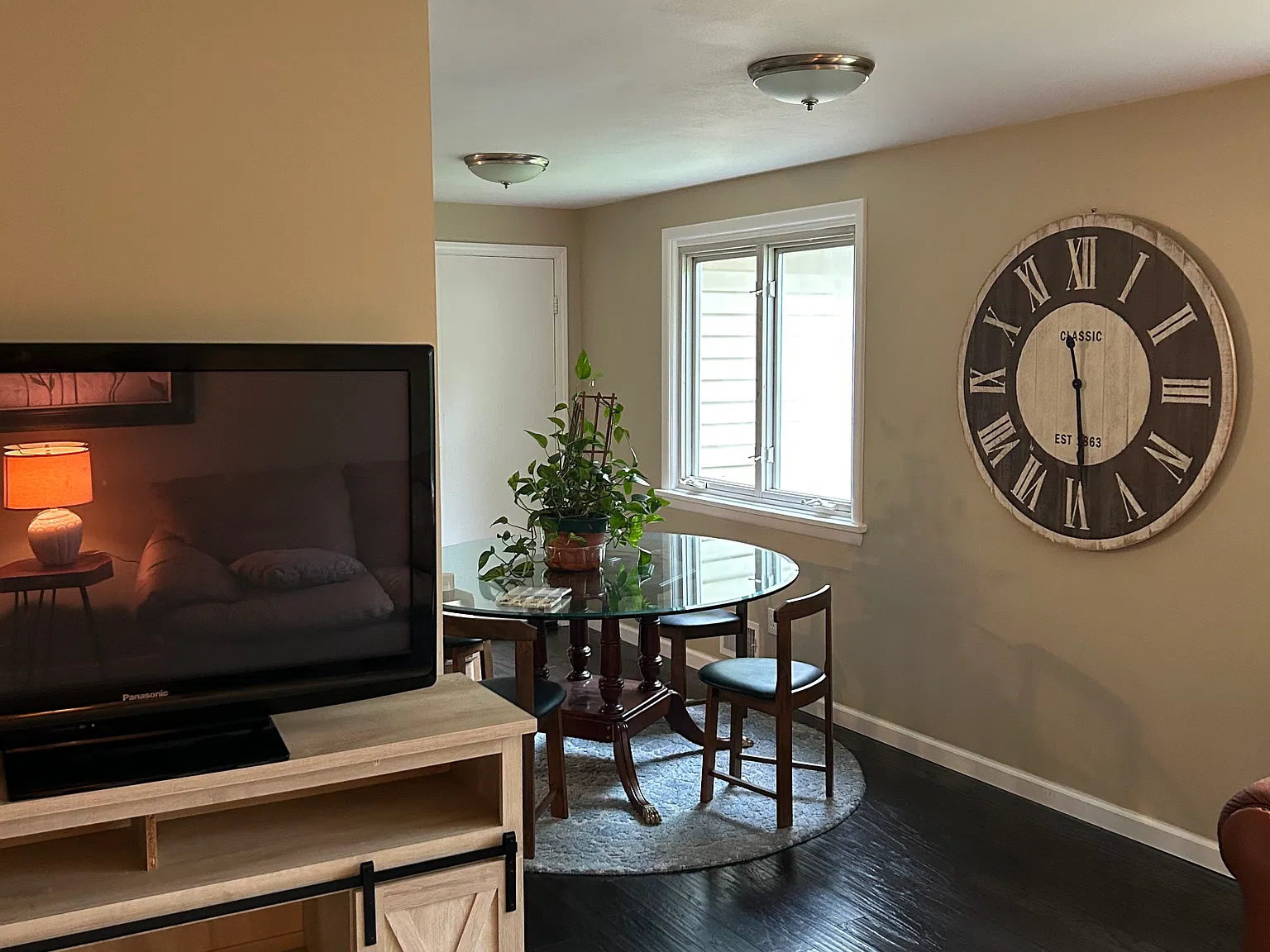 3 bed, 1.5 bath, 1248 sqft, $2,500 — Photo 2