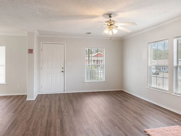 115 Varsity Dr — Photo 13