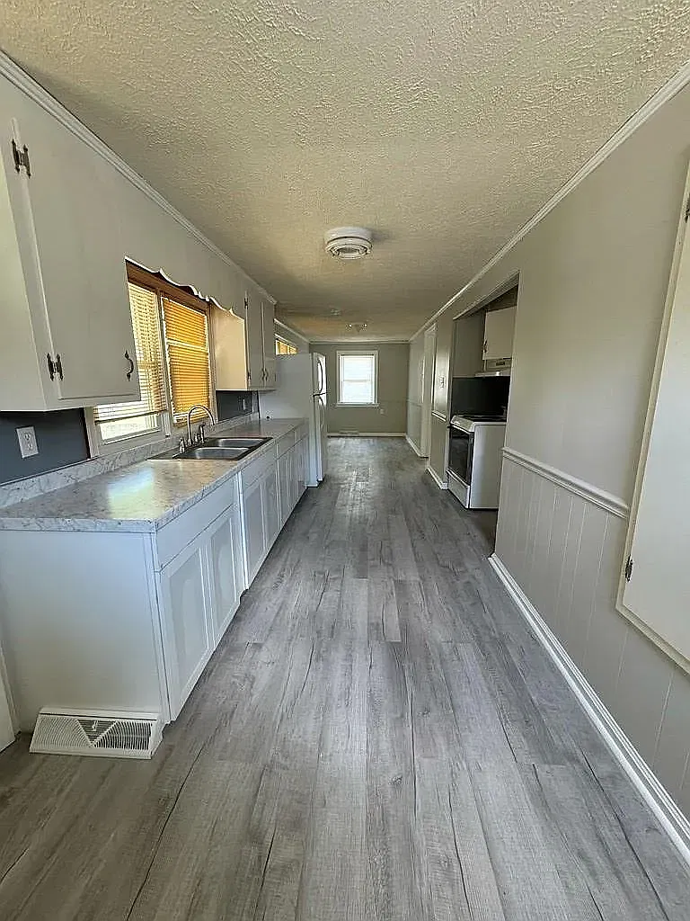 2 bed, $1,200 — Photo 3