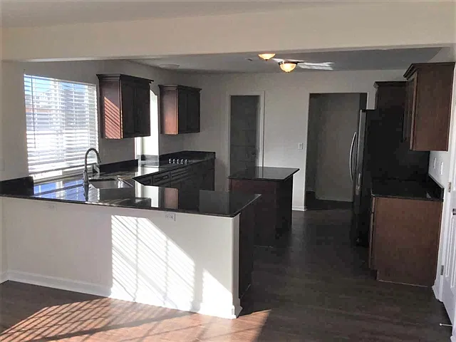4 bed, 2.5 bath, 2079 sqft, $3,165 — Photo 4
