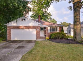 425 Forestview Rd, Bay Village, OH 44140